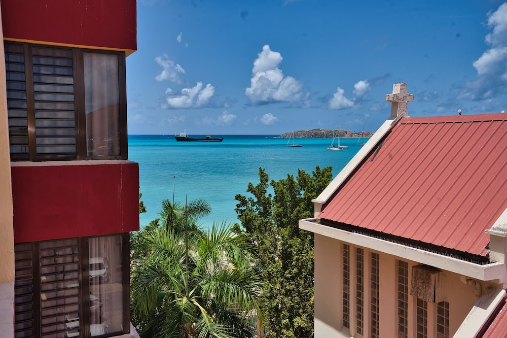Horizon View Beach Hotel 38/46