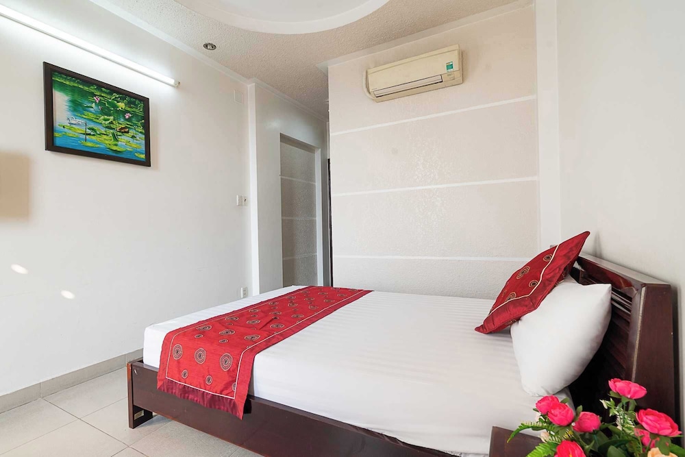 Collection O Dinh Dinh Hotel - Near Tan Son Nhat Airport 19/51