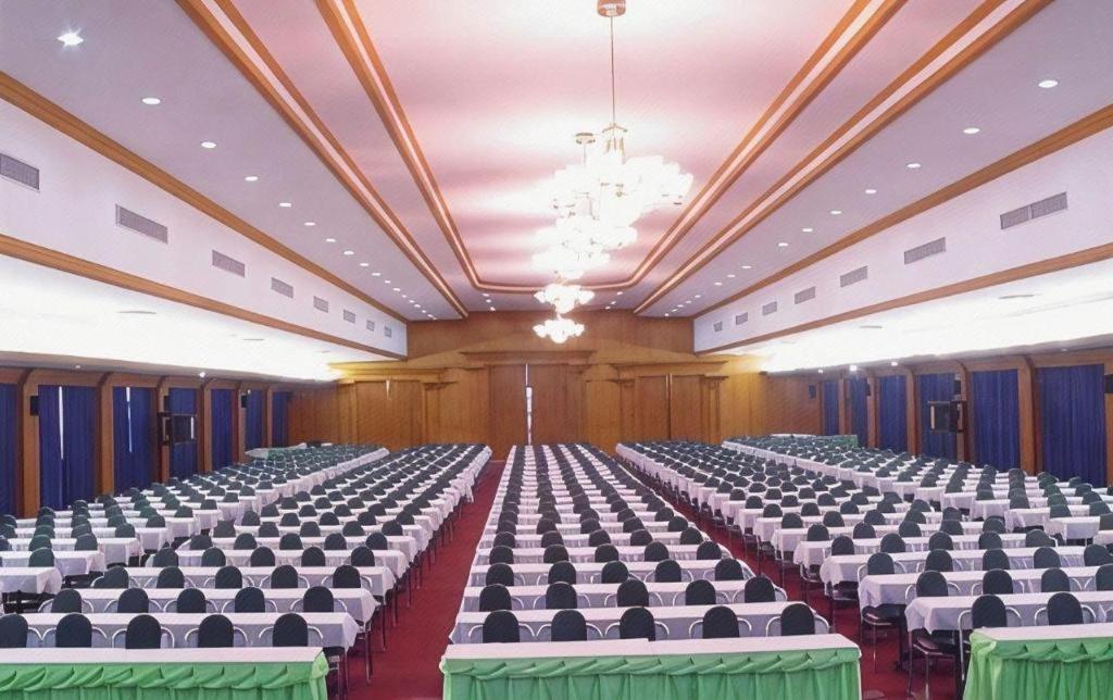 Pathumthani Place Hotel 4/34