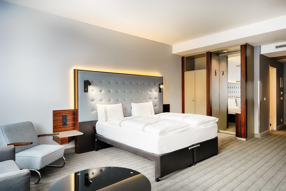 غرفة قياسية بسريرين منفصلين، Premier Inn Cologne City Mediapark Hotel 3/5