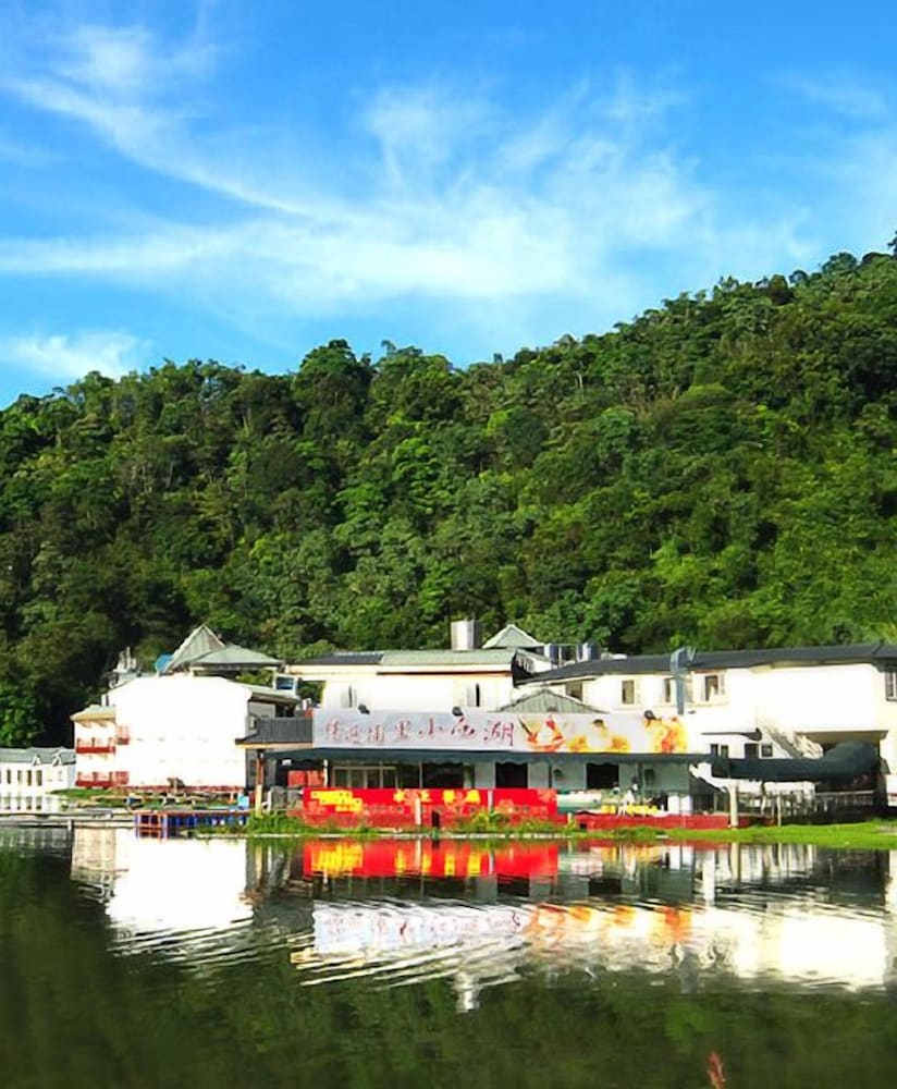 Lakeside Resort Hotel 42/50
