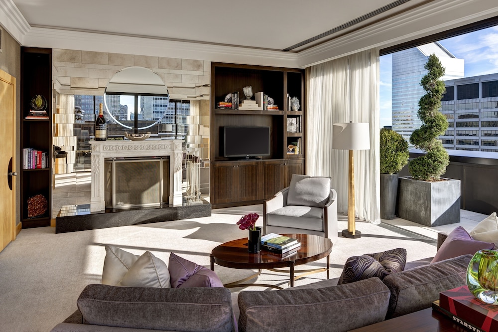 The Towers At Lotte New York Palace 32/48