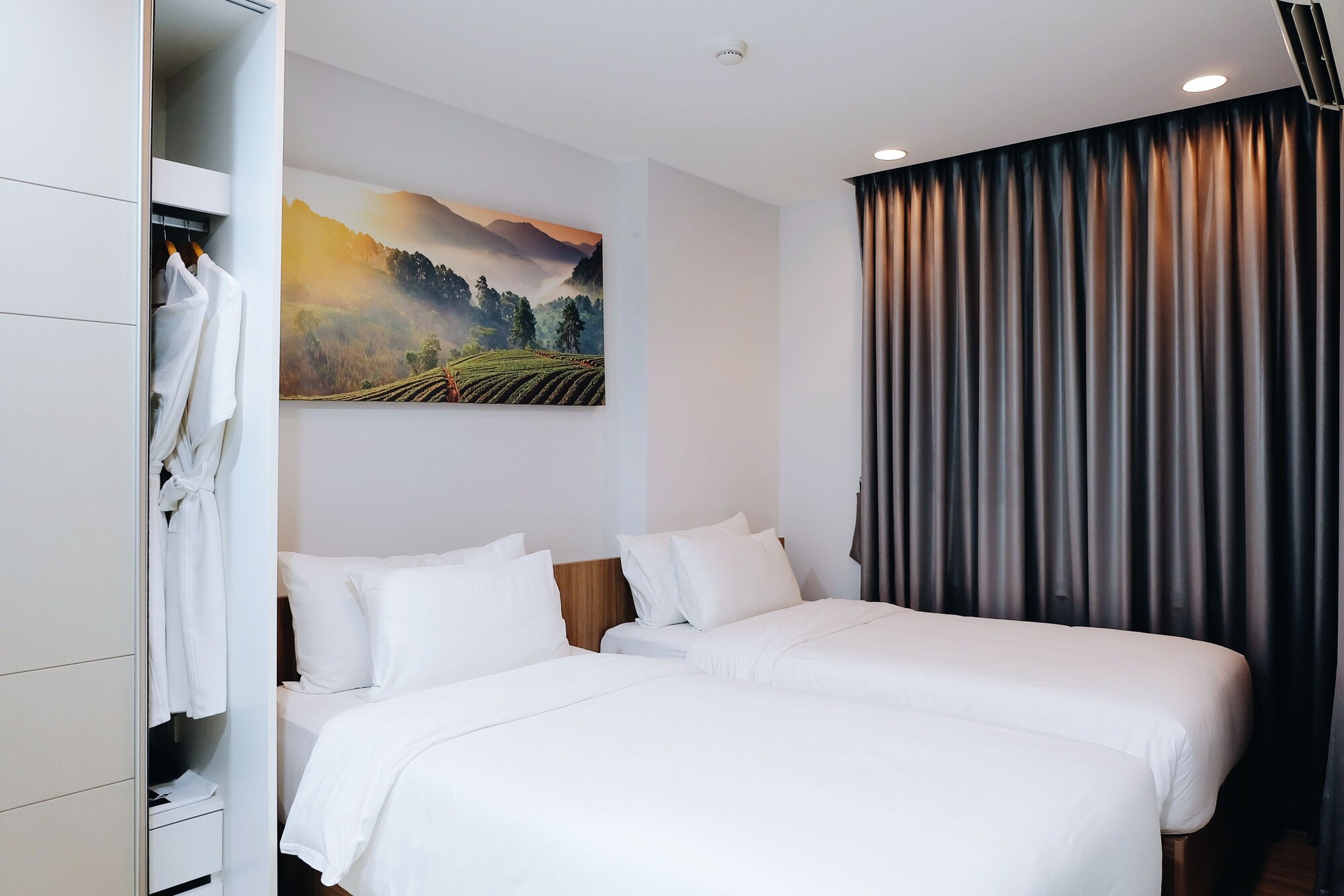 DELUXE, DOUBLE BED