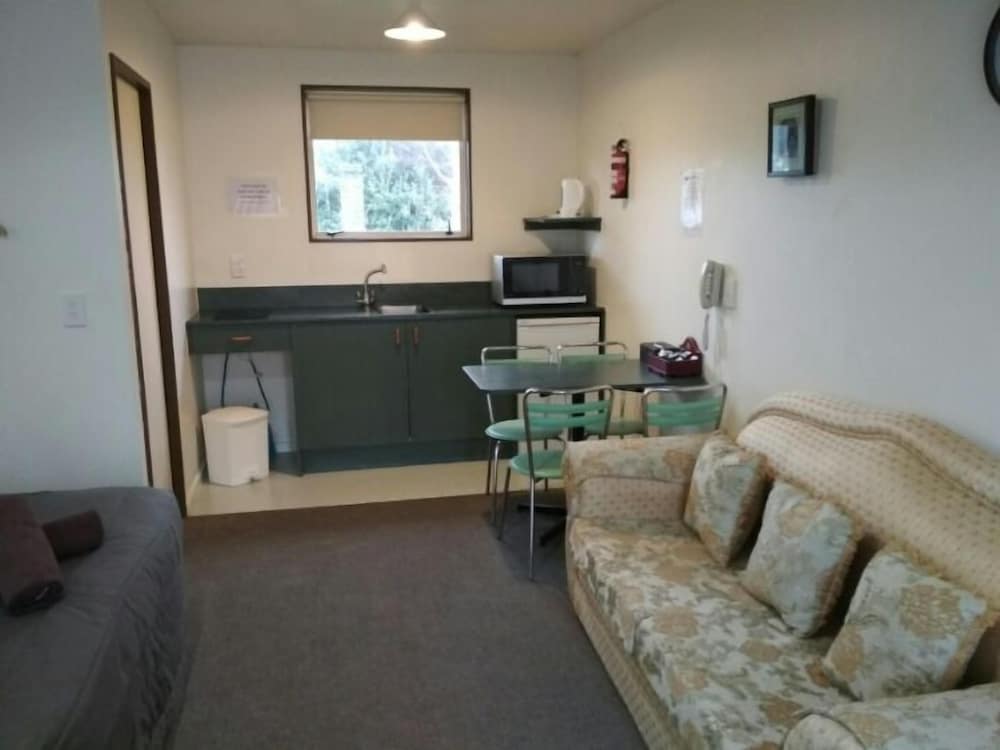 Willowbank Motel 27/51