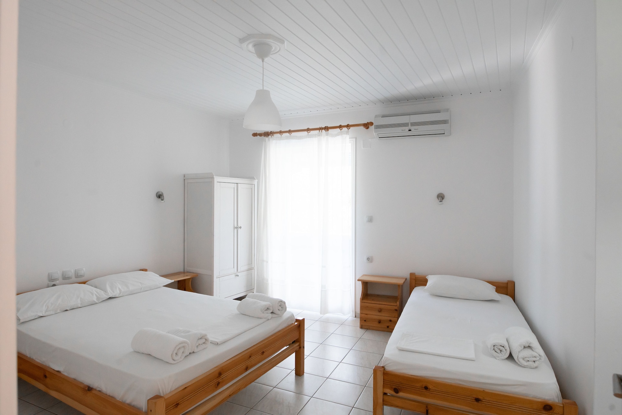 Deluxe, Triple, 1 Double and 1 Single Bed