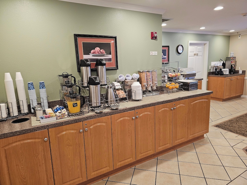 Roadstar Hotel Zephyrhills 27/45