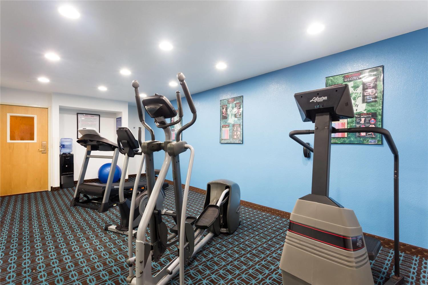 Days Inn Suites By Wyndham Bloomington Normal Il 24/45