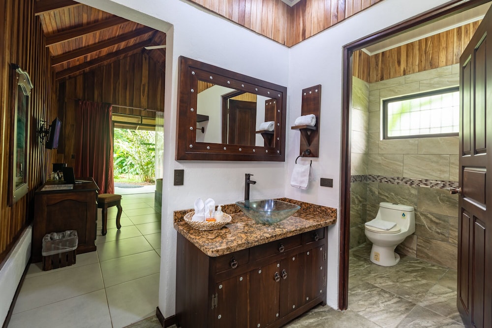 Arenal History Inn 45/46