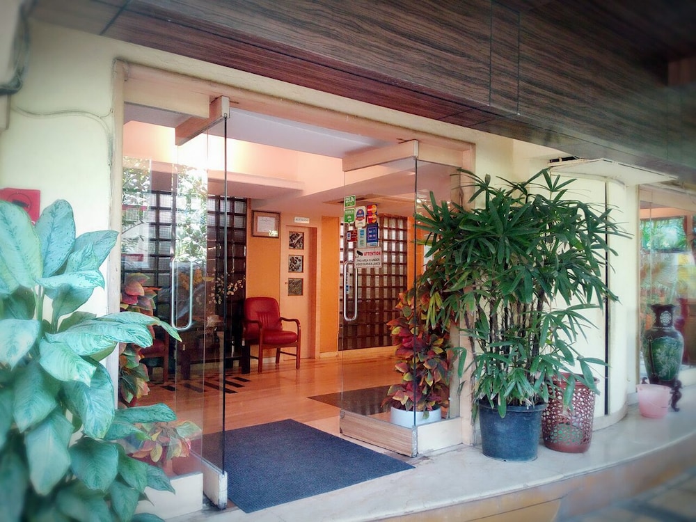 Hotel Plaza 3/37