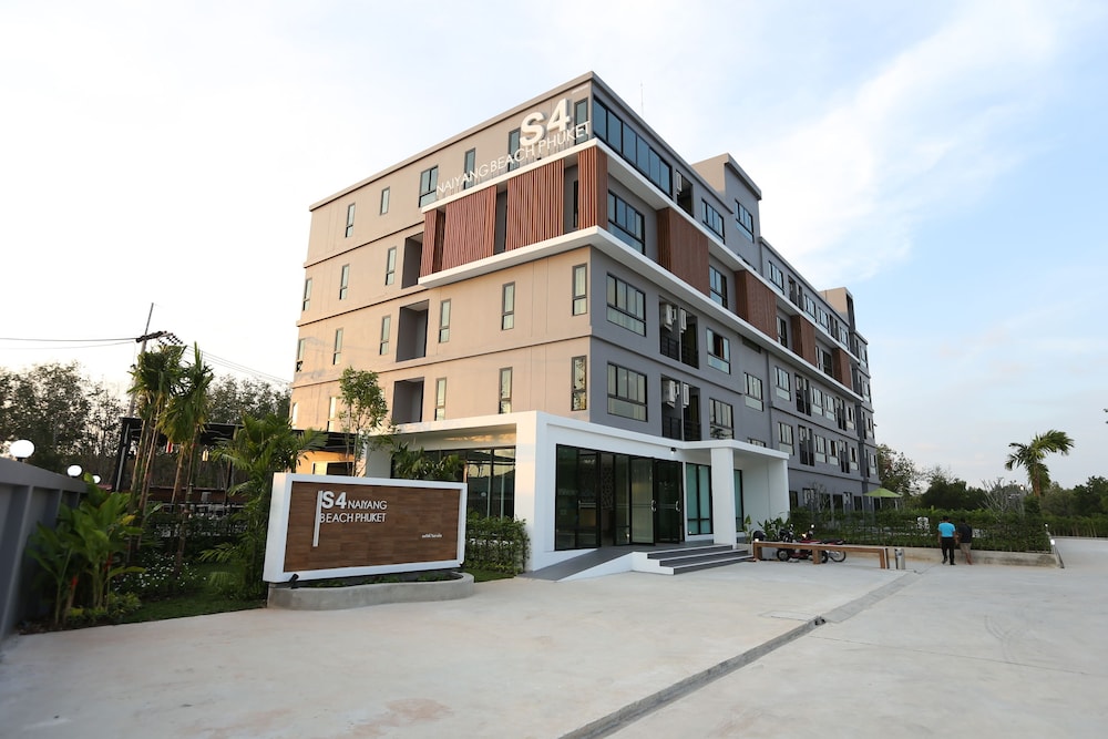 S4 Nai Yang Beach 36/45