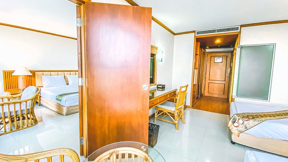K Park Grand Hotel 41/76
