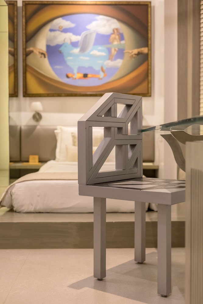 Hotel Le Sutra Hotel, Khar, Mumbai 40/60