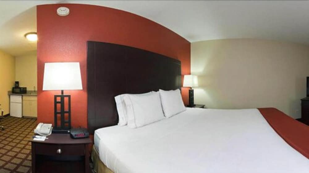 Holiday Inn Express Hotel Suites Chicago Algonquin 36/75