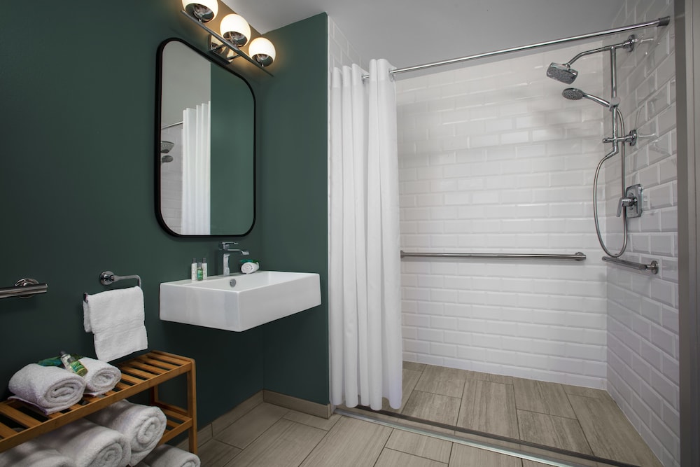 The Beachcomber St. Pete Beach, Outset Collection by Hilton 15/40