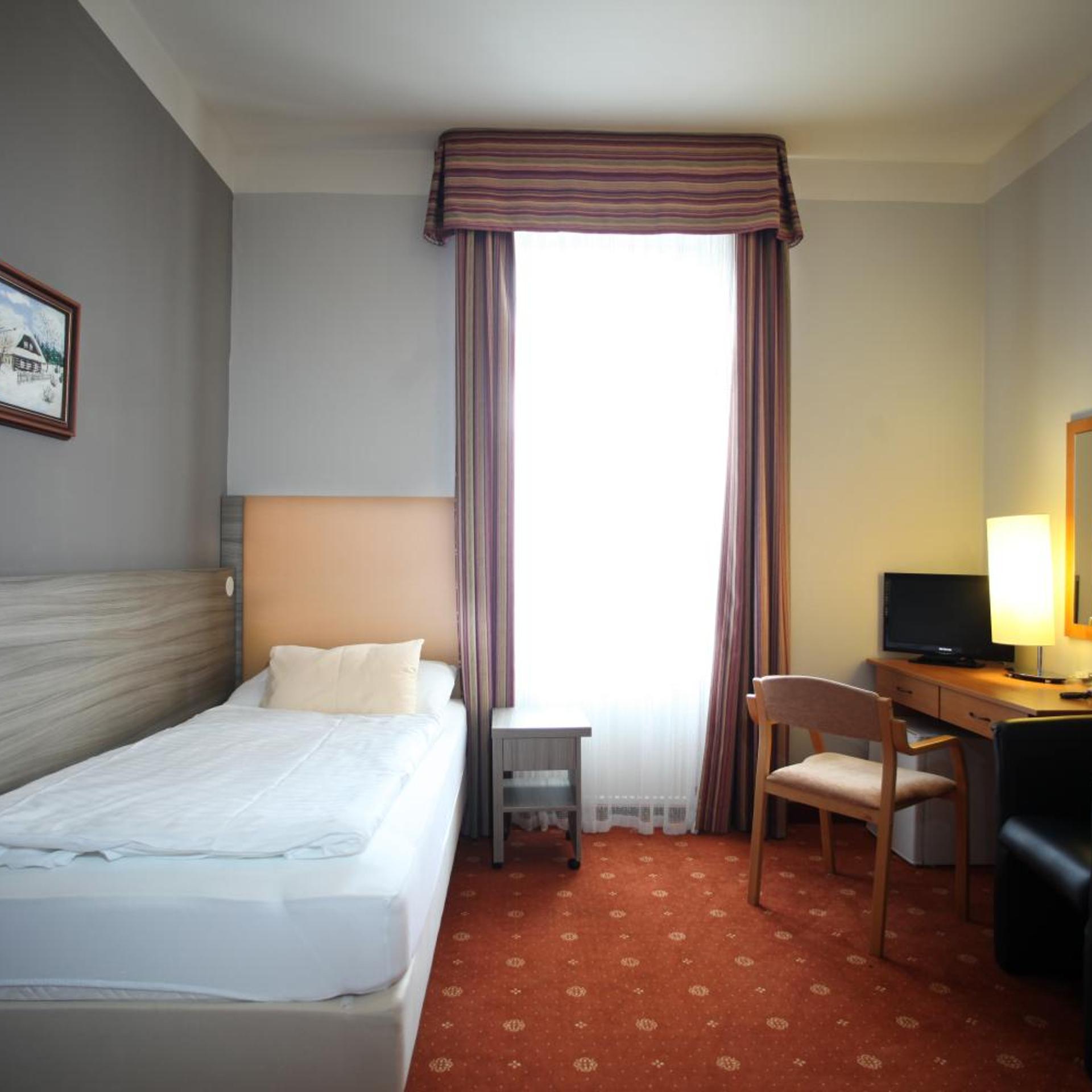 Paris Hotel 12/46