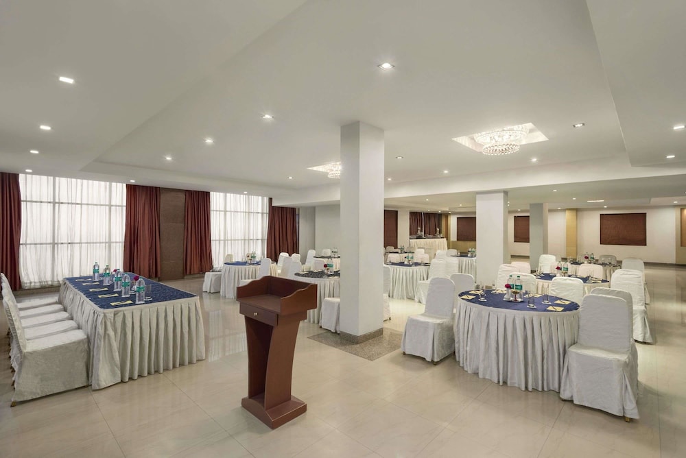 Days Hotel Neemrana Jaipur Highway 7/43