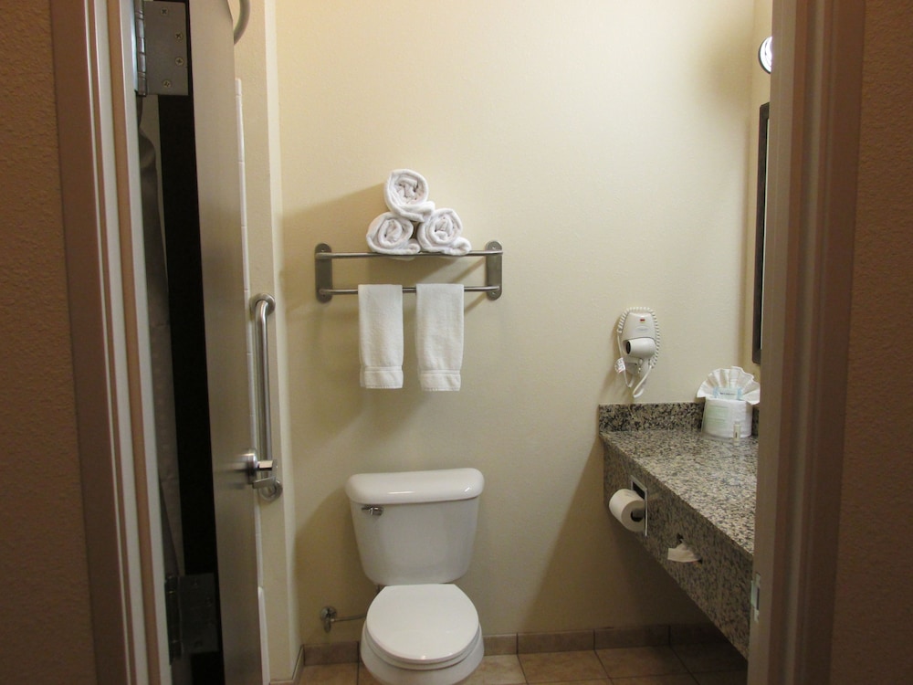 Holiday Inn Express Suites Wheeling 19/78
