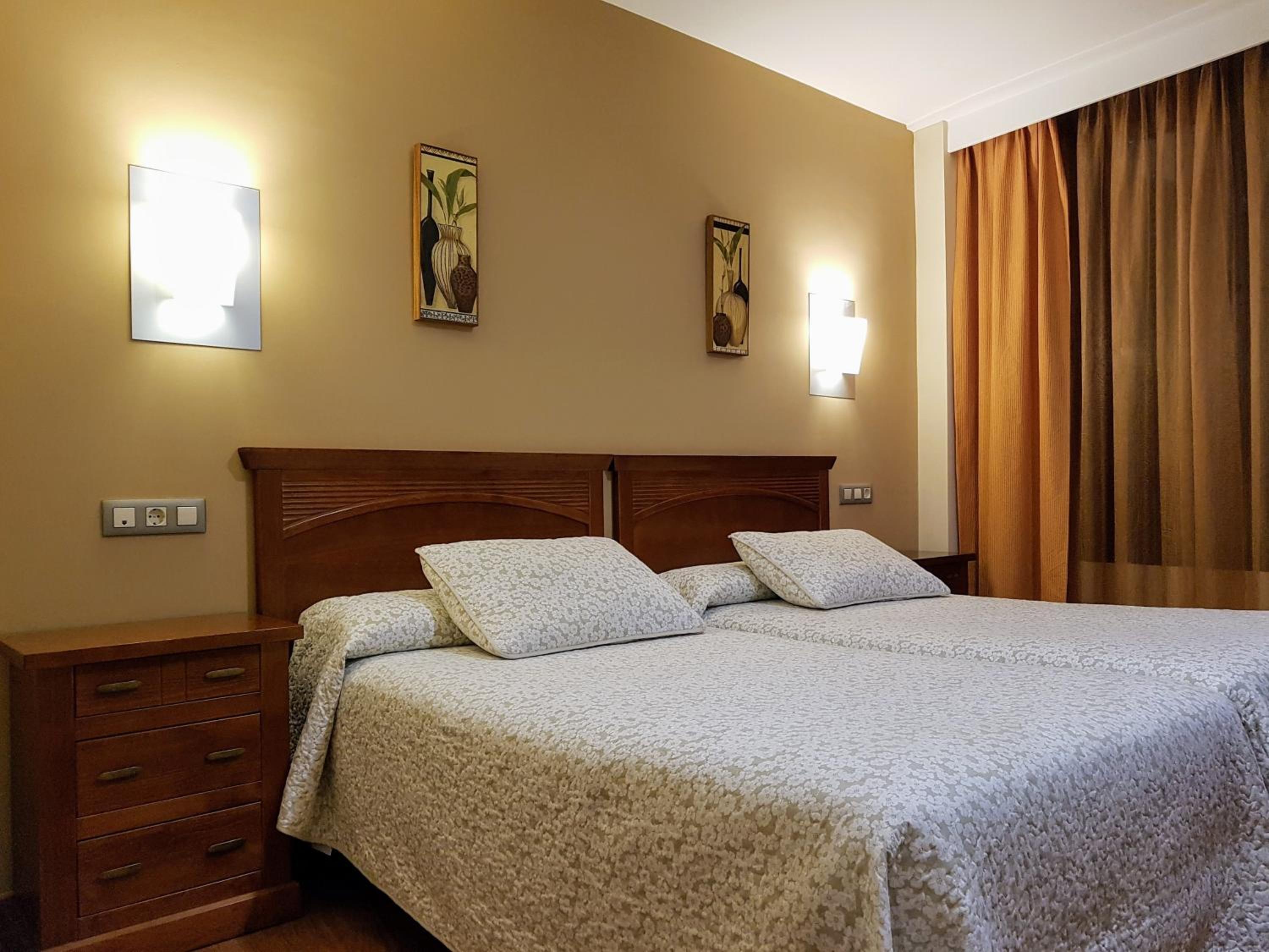 Hotel Reina Isabel 19/57