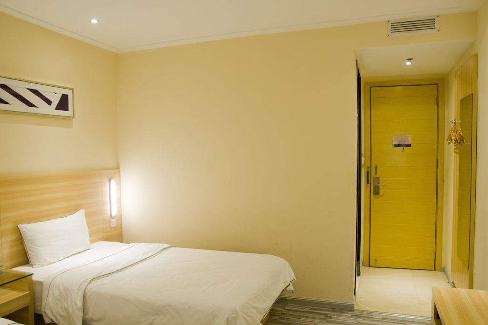 Denise Hotel Shangxiajiu 8/31