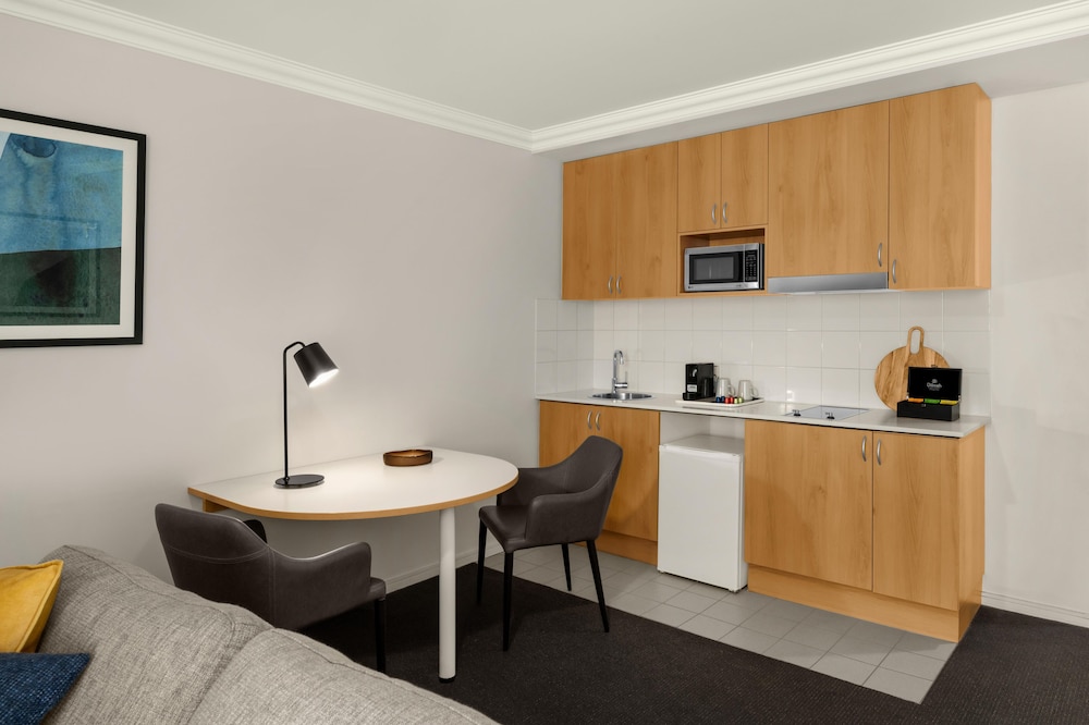 Oaks Perth Hotel 9/61