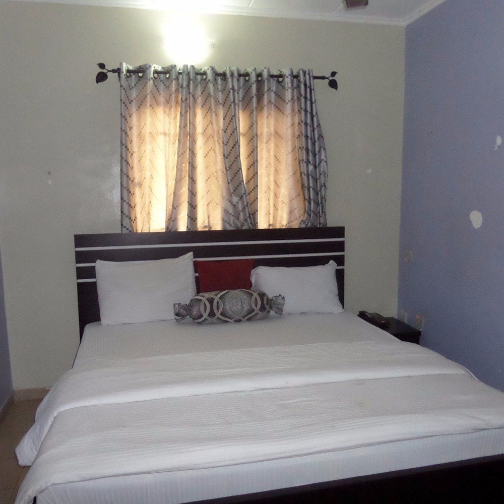 Banilux Guest House 6/19