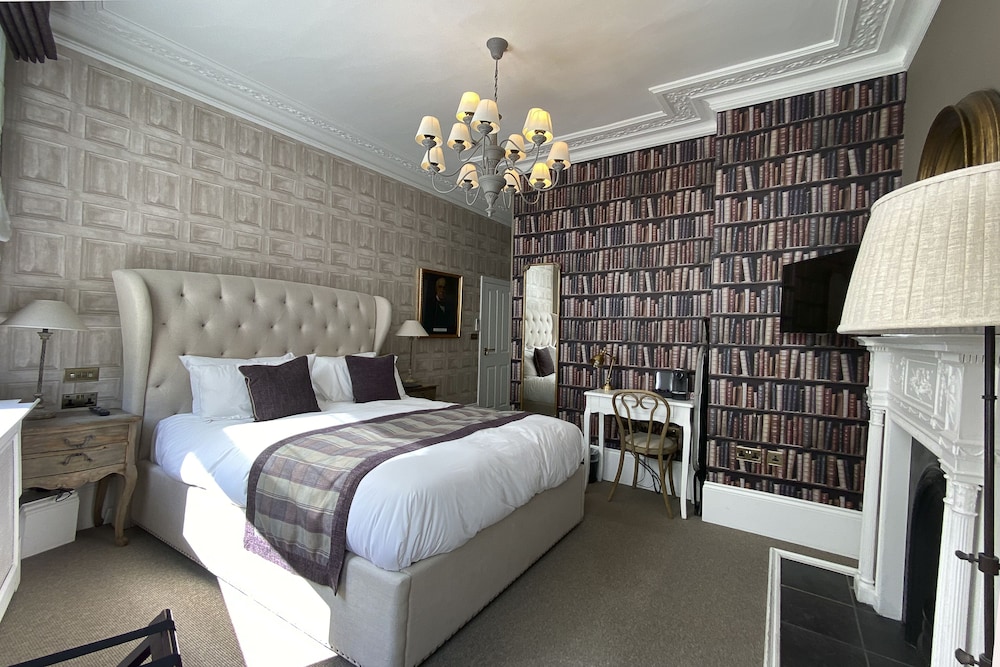 The Clerk &amp; Well Pub &amp; Rooms 25/52