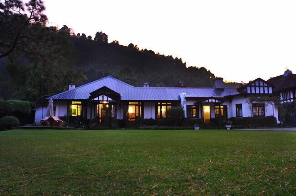 Hill Cottage 27/29