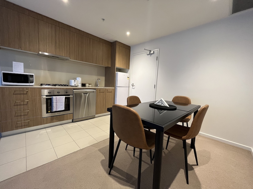 Tasha's Apartments on Morphett 33/50