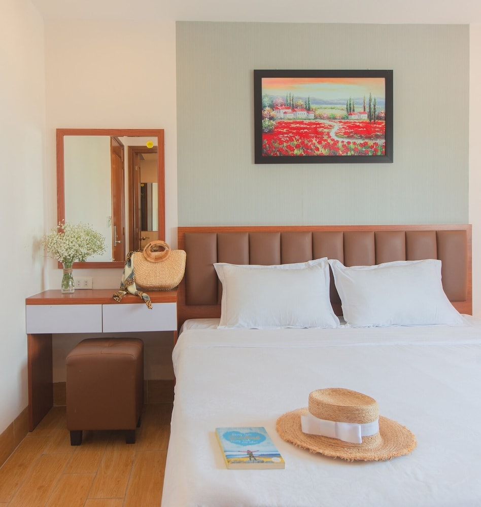 DELUXE, QUEEN BED, MOUNTAIN VIEW