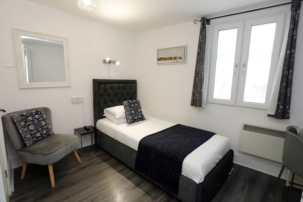 Bexley Village Hotel 12/50