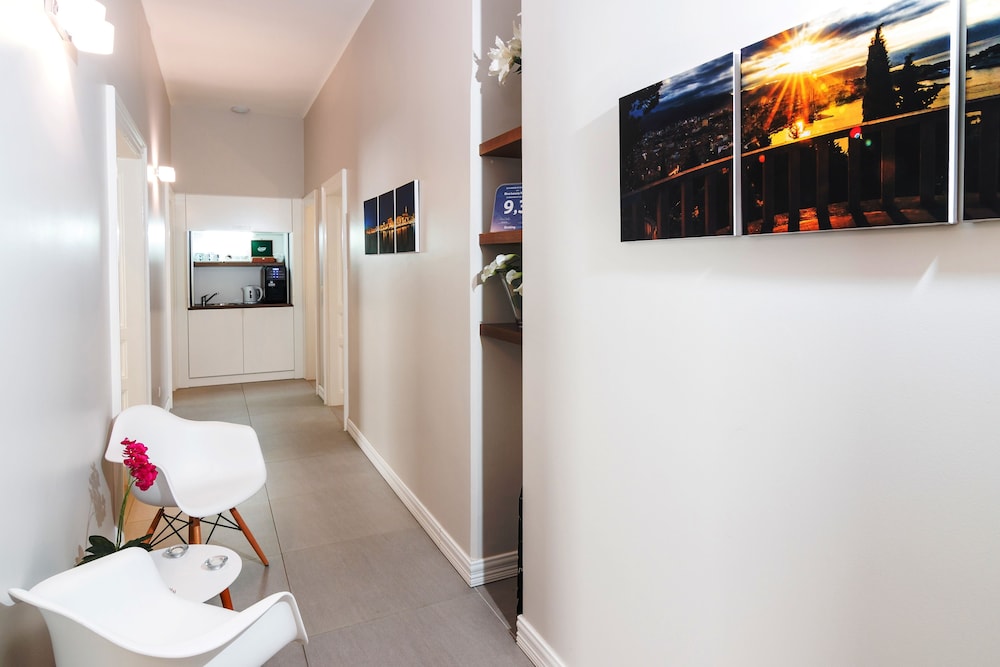 Prima Luxury Rooms 70/71
