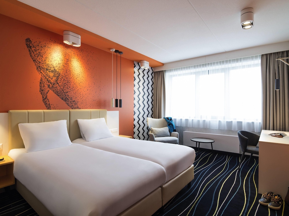 Motion, Twin Beds
