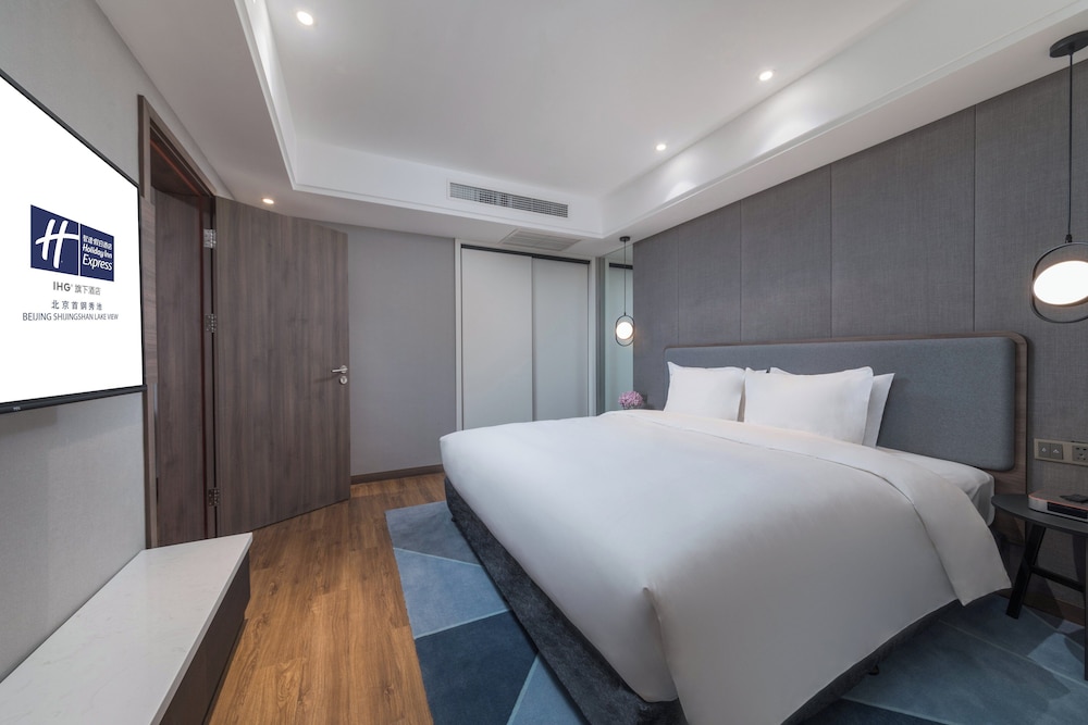 Room at Holiday Inn Express Beijing Shijingshan Lakeview, BEIJING