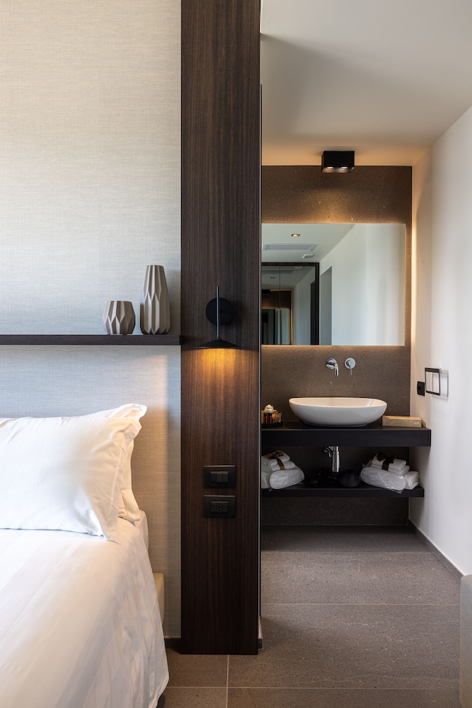 B21 Hotel 37/37