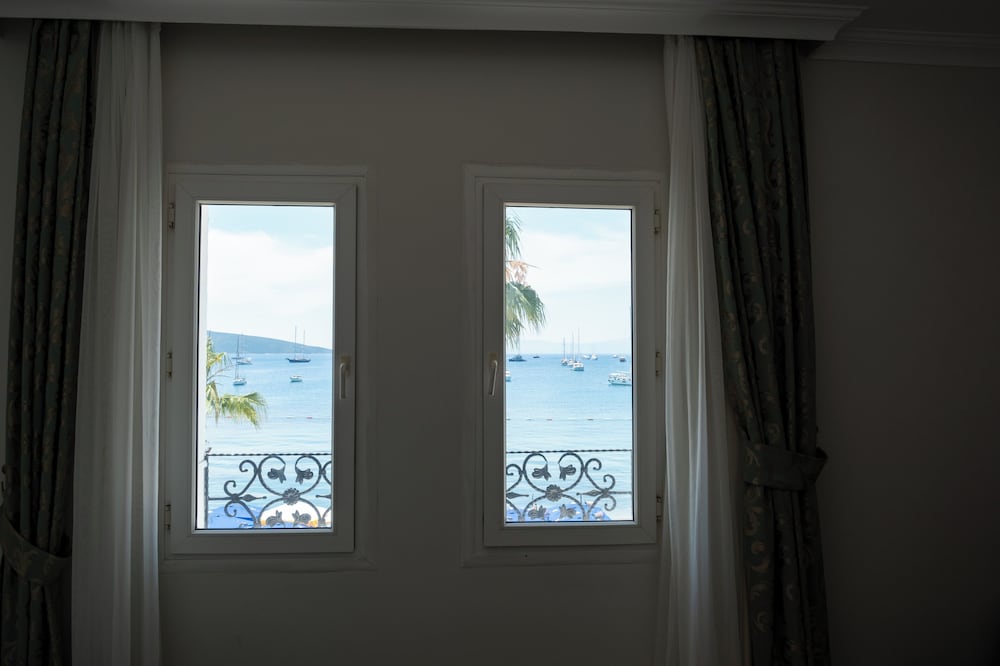 Artemis Hotel 37/69