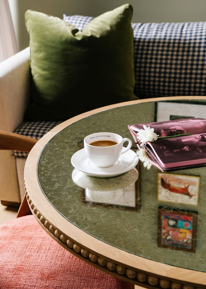 Palihouse Hyde Park Village 50/50