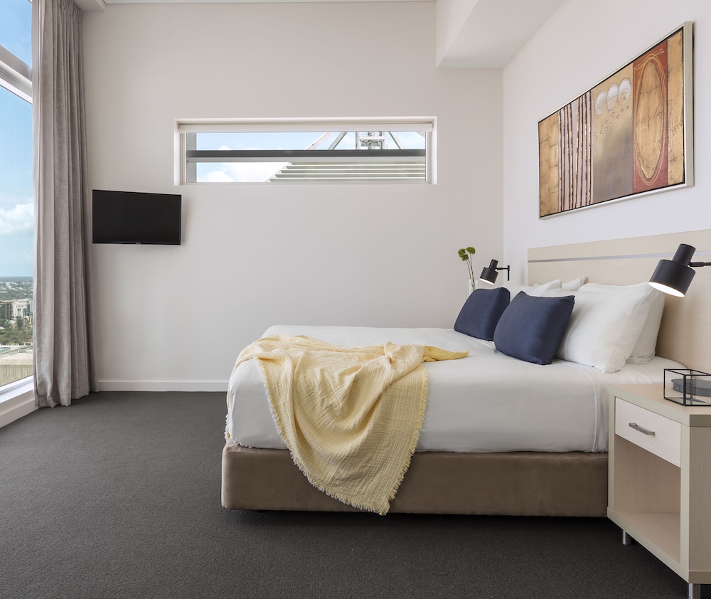 Oaks Brisbane Casino Tower Suites 16/50
