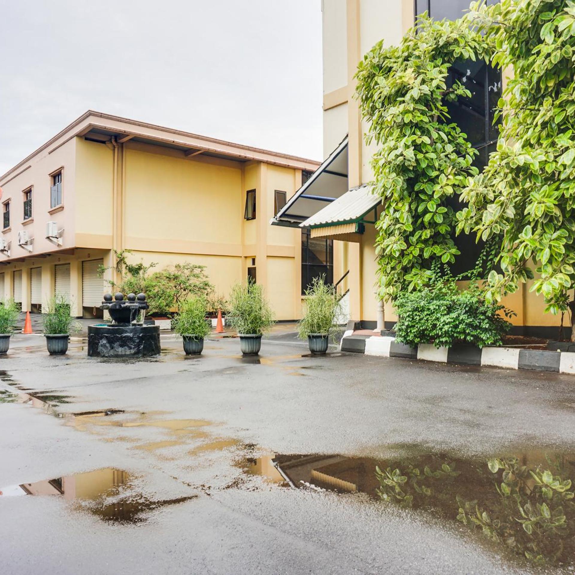 BI Executive Hotel 47/51