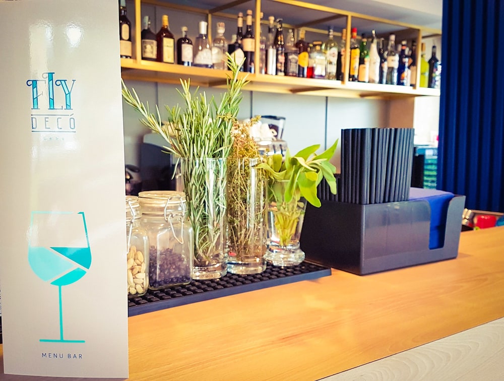 Fly Deco Hotel 46/66