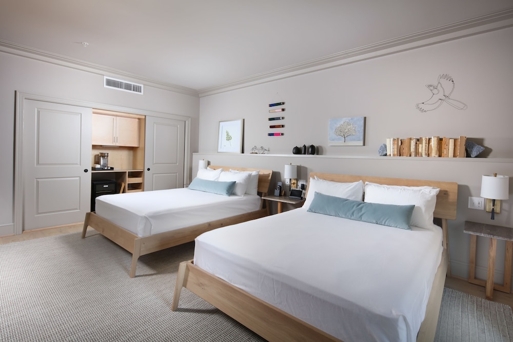 Traditional, 2 Queen Beds, Accessible