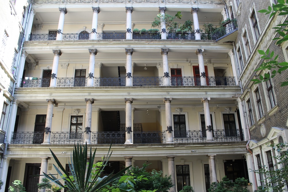 Omega Guesthouse Budapest photo1