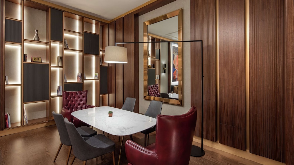 Hilton Istanbul Maslak 38/82