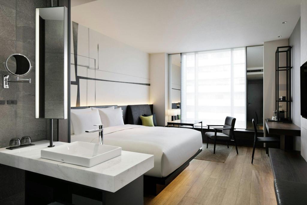 Prime, Guest Room, Superior, King Bed, Large, High Floor