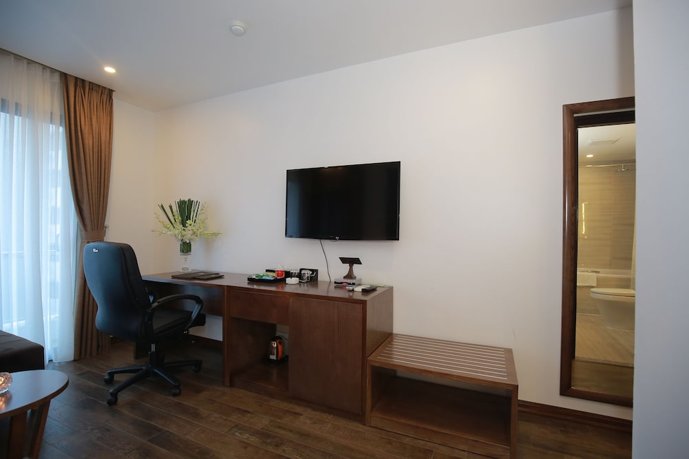 Inearth Hotel Hanoi (Ex. Poonsa Hanoi Hotel) 60/66