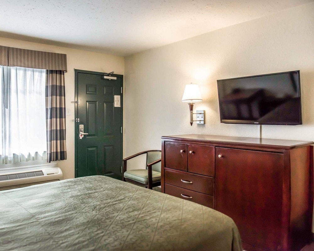 Econo Lodge Monticello 10/19