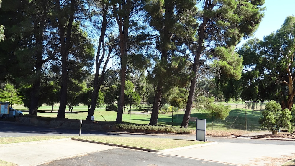 Corowa Golf Club Motel 28/32