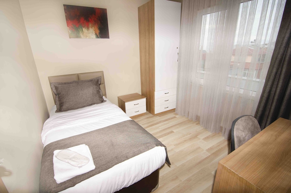 DELUXE, SUITE