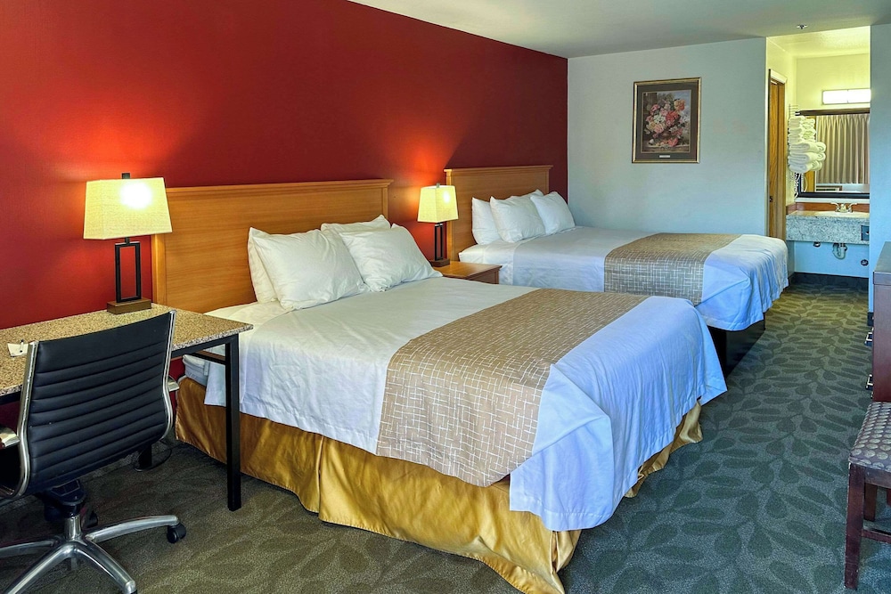 Econo Lodge Edmonds North Seattle, WA 13/39