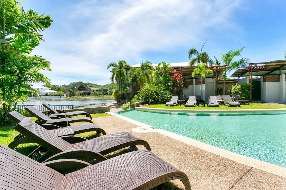 Blue Lagoon Resort 55/60