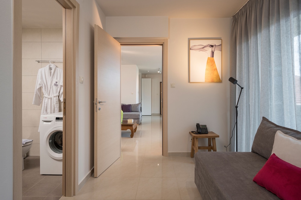 Trianon Luxury Apartments and Suites 35/74